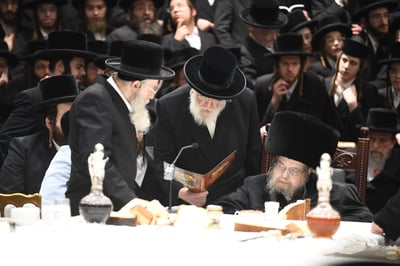 מעמד הסיומים של 'אתכנשו'