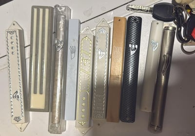 המזוזות שנתפסו