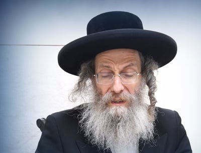רבי מיילך פרץ בבכי: "לא שמעתי כל כך הרבה צרות במשפחה אחת"