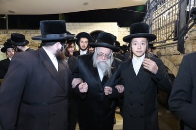 הגה"צ רבי יצחק לעזער במירון