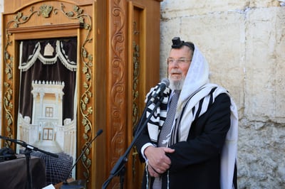 הרה"ר הגר"ק בר בכותל המערבי