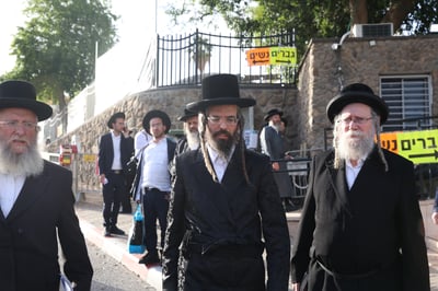 האדמו"ר מזוועהיל בתפילת השל"ה בערב ר"ח סיון