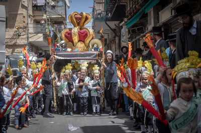 נערכים לחג במאה שערים