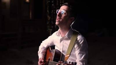 יהונתן צרפתי מחדש את שיר התורה: "שש אנכי"