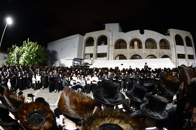 חג השבועות בחצה"ק סערט ויז'ניץ