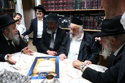 מעמד ההכתרה במעונו של ראש הישיבה