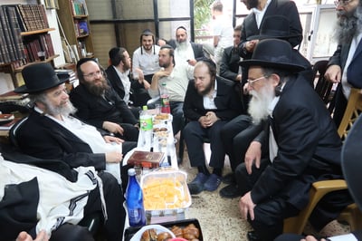 ניחום אבלים אצל הגרמ"מ קארפ 