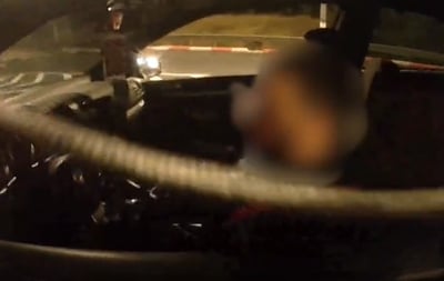 "אתה טייס קרב?!" השוטר נדהם מהמהירות שנמדדה | תיעוד ממצלמת הגוף
