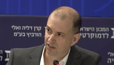 הבכיר החילוני במשרד רה"מ תקף: "הניסיון לשנות את החרדים - לא דמוקרטי" | צפו