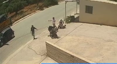 תיעוד: לוחם מכה פלסטיני באגרופים בראשו | צה"ל פתח בחקירה