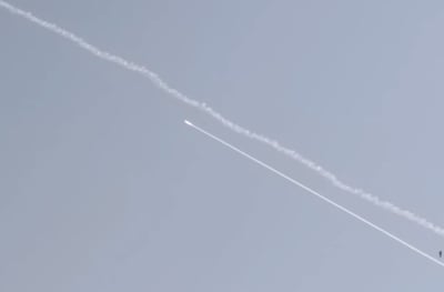 שיגורים ללא הפסקה, כך זה נראה מאיראן | צפו בתיעוד