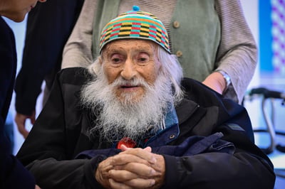 יעקב אגם במוזיאון אגם בראשון לציון