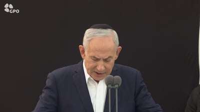 ברקע הלחץ מטראמפ: נתניהו פנה בהתרגשות לקבר אחיו המנוח | צפו
