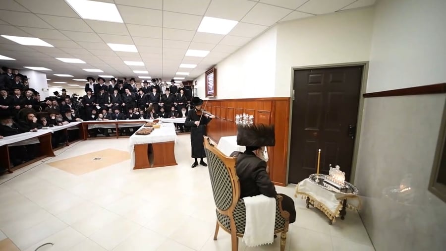 חנוכה בחצה"ק קרעטשניף קרית גת