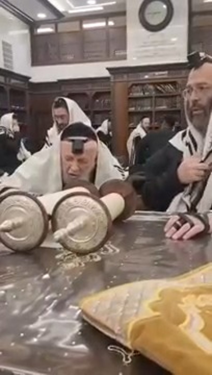 הרה"ח הישיש אביגדור כץ עולה לתורה