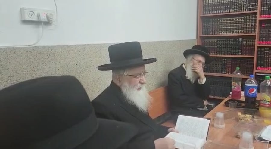 הרב יואל טוביאס מתכונן ל'יוצרות' של שבת שקלים