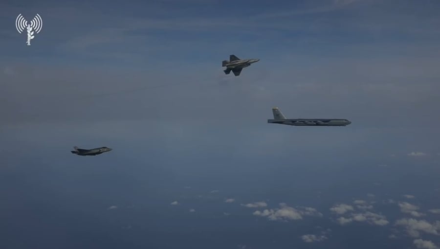 המפציץ האמריקני B52 ומטוסי חיל האוויר 