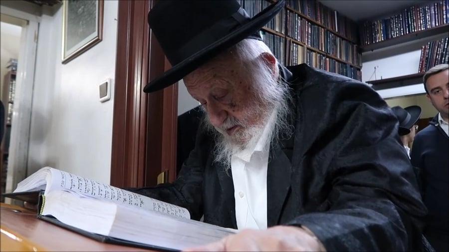 היארצייט של הגר"ד פוברסקי זצ"ל | תיעוד מבנו שעבר לפני התיבה