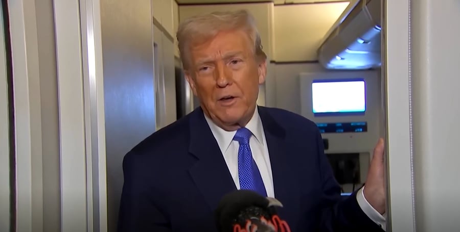 טראמפ על סיפון האייר פורס 1 | ארכיון