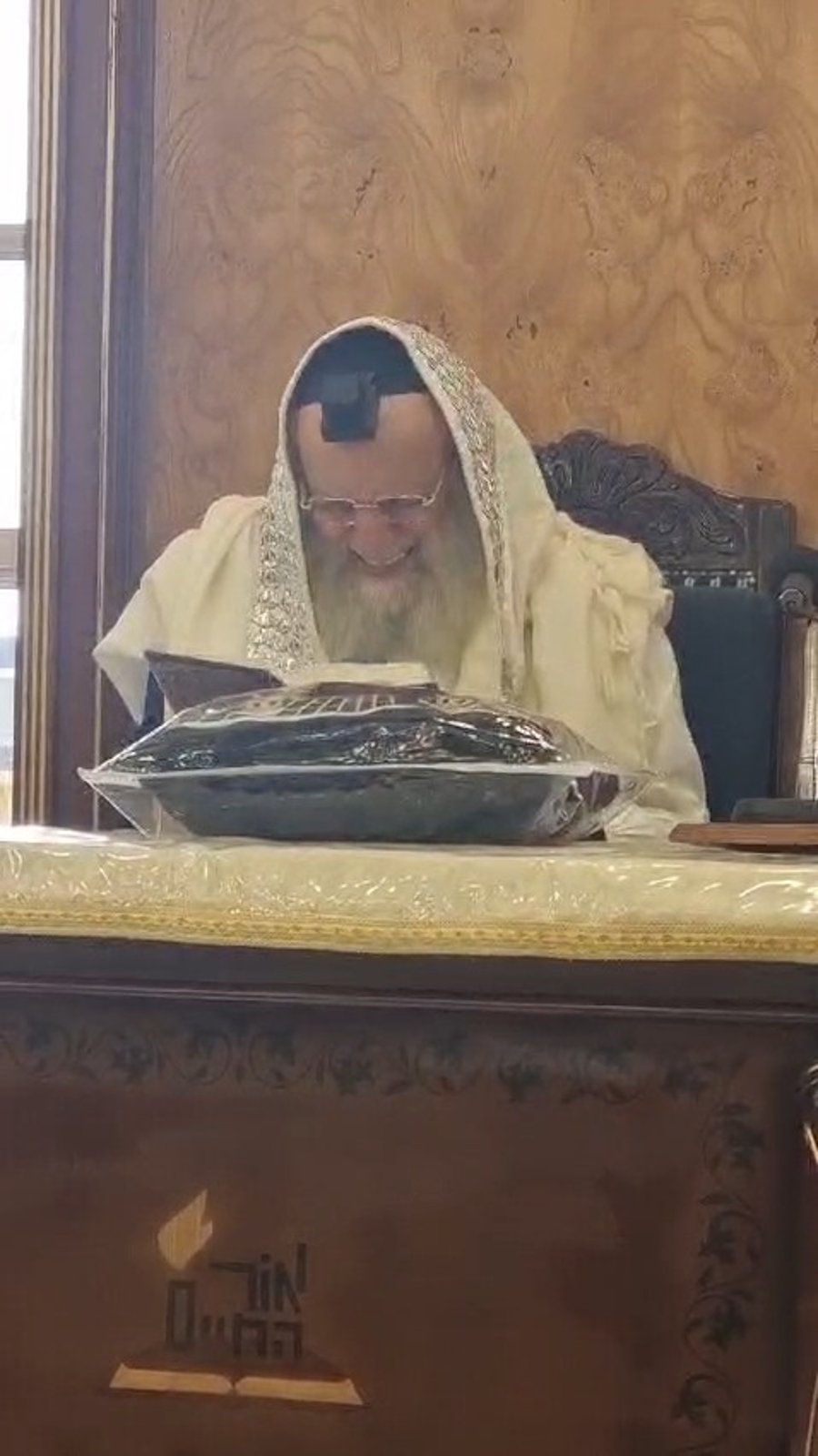 קריאת המגילה אצל הגאון רבי ראובן אלבז