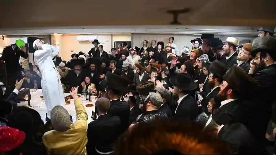 פורים אצל הגה"צ המשפיע רבי אלימלך בידרמן