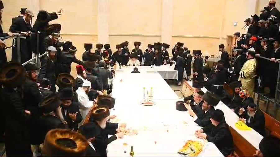 פורים בחצה"ק פרמישלאן