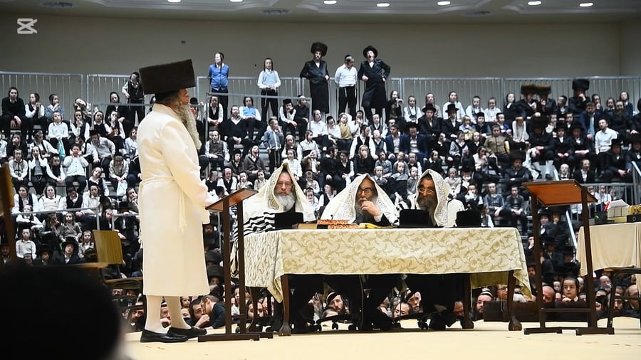 פורים שפיל בחצה"ק ויז'ניץ