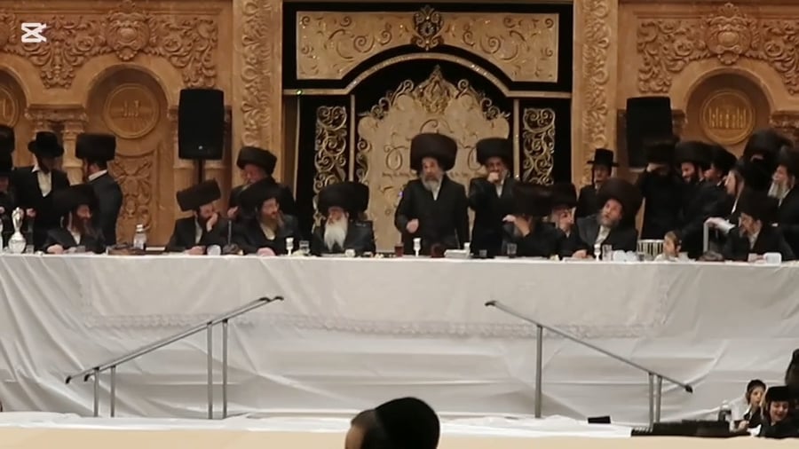 פורים בחצה"ק ויז'ניץ אצל הגה"צ רבי חיים מאיר הגר אב"ד קריית ויז'ניץ