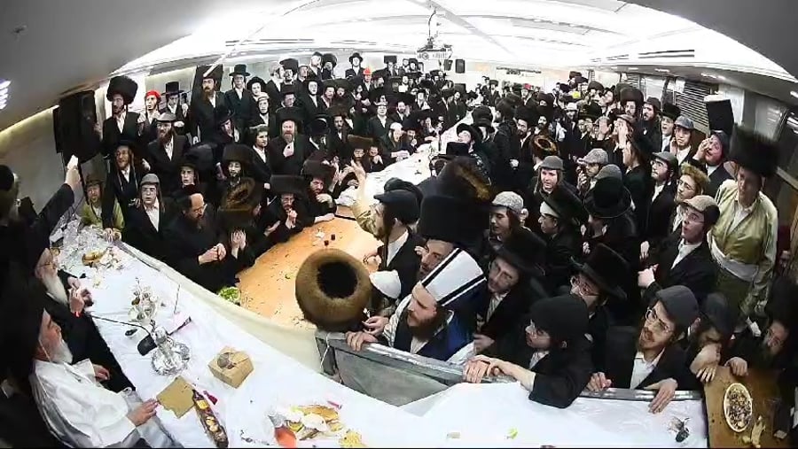פורים אצל הגה"צ רבי יצחק משה ארלנגר