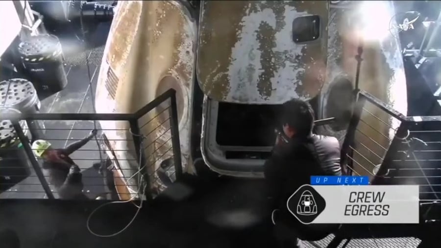 תיעוד מדהים: האסטרונאוטים נחתו בקפסולה בכדור הארץ