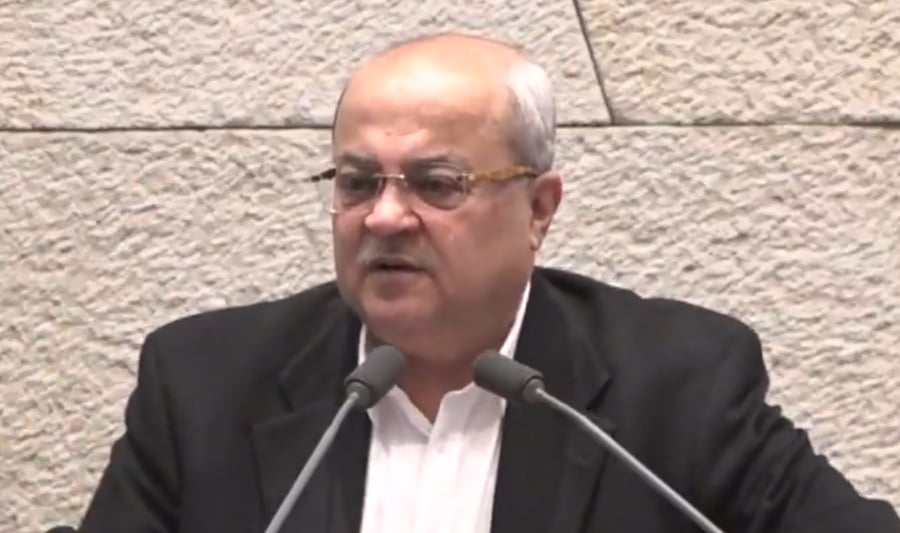 אחמד טיבי התקשה לנאום, וסירב לכוס מים: "אני צם"