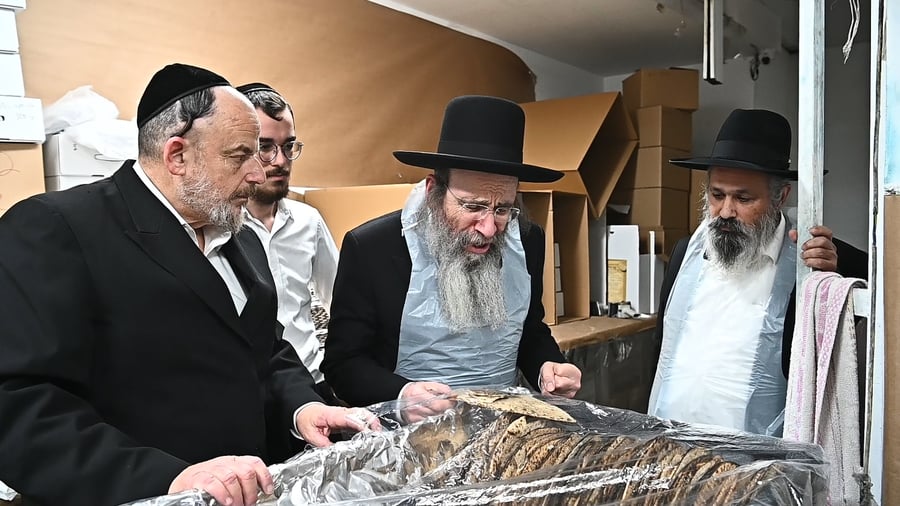 הגאון רבי בנימין פינקל באפיית מצות