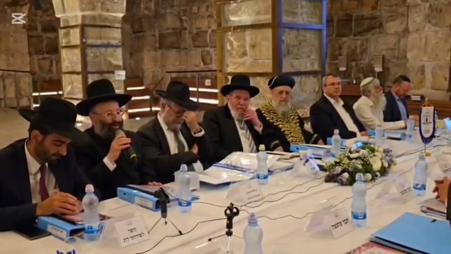  ישיבת מועצת הרבנות הראשית במנהרות הכותל