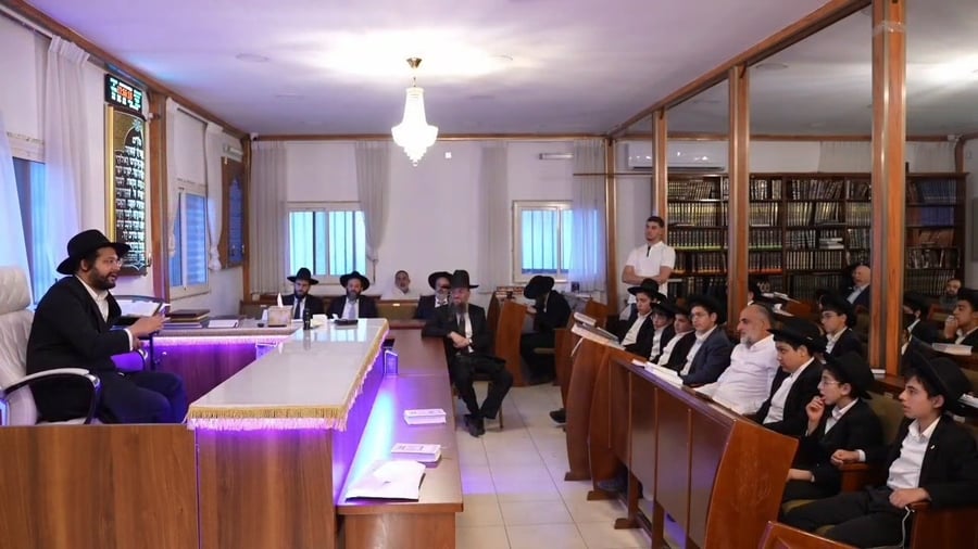 תלמידי 'תורה ודעת' בבחינה אצל הגאון הינוקא