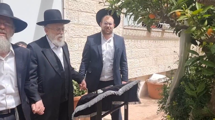 הגרב"ד אלישיב במעמד ברכת האילנות