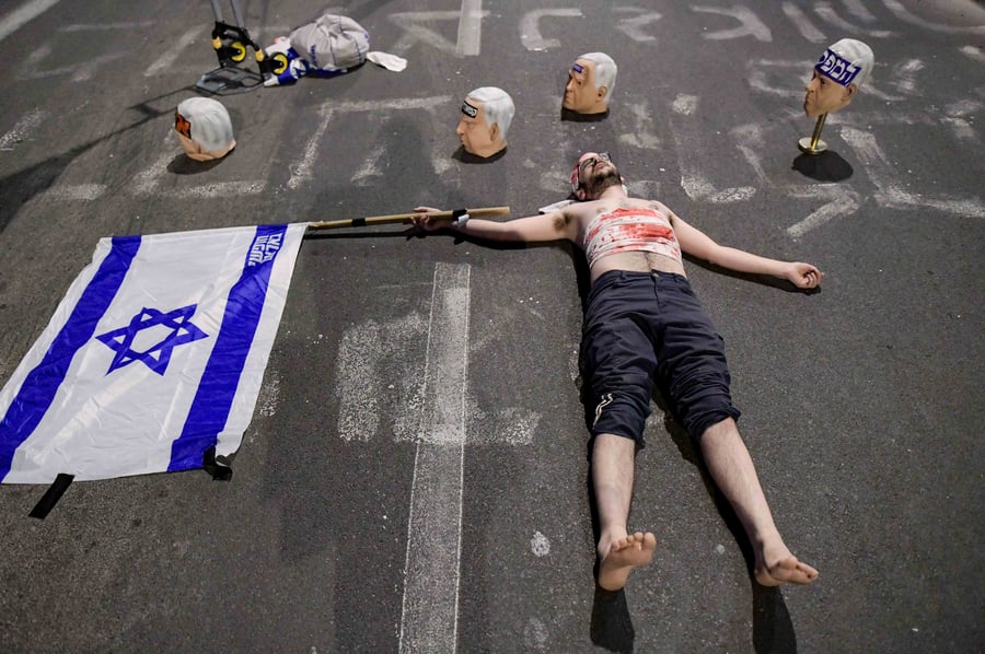 המיצג האלים בתל אביב, אמש