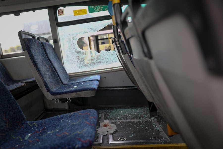 אירוע חמור באוטובוס: קיללו, ירקו, זרקו בקבוק זכוכית והיכו