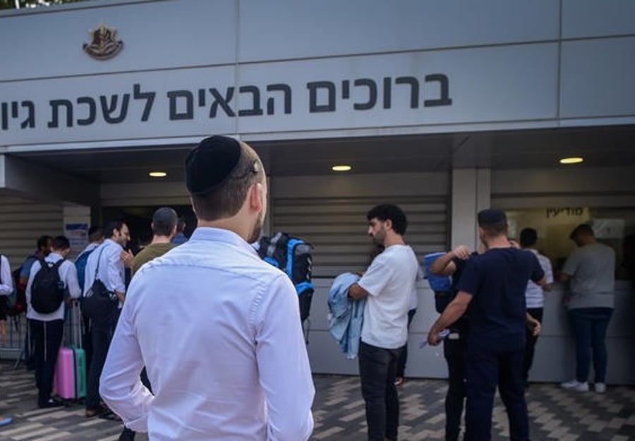 עשרות חרדים צפויים להתגייס היום - רחוק מהיעדים שירדו למינימום | כך נראה הכישלון