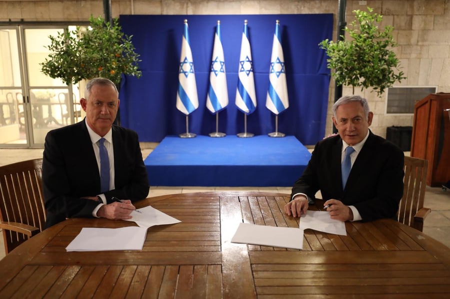 נתניהו וגנץ חותמים בזמנו על הקמת ממשלת החילופים