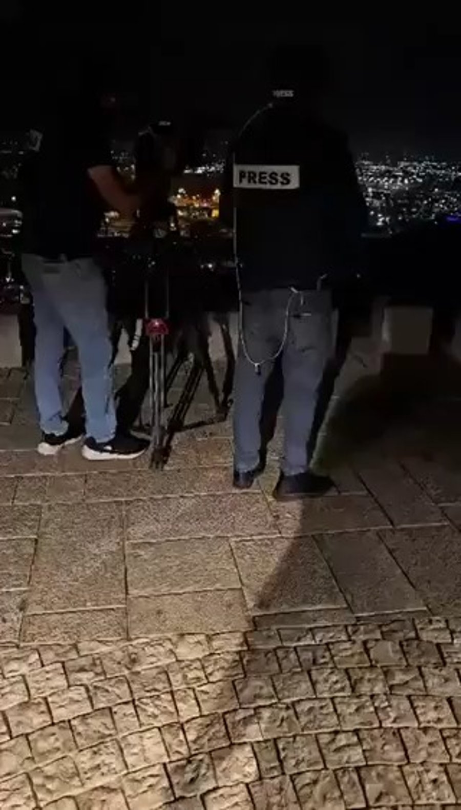 כתבי אל-ג'זירה משדרים "בלייב" מיקום נפילה מדויק