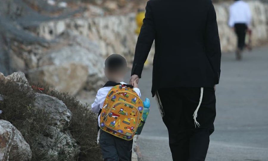 אב ובנו בדרך לחיידר | אילוסטרציה, למצולם אין קשר לכתבה