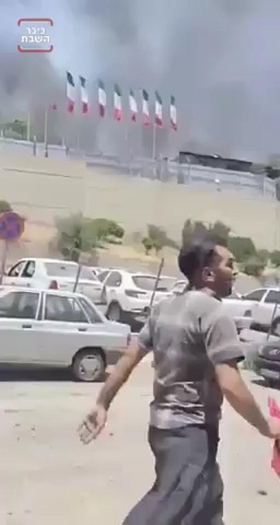 אסירים באיראן נמלטים מבית הכלא של מתנגדי המשטר שהופצץ