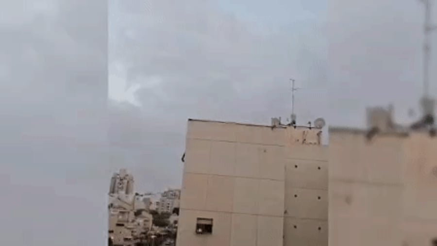 פיצוץ אדיר וכדור אש | תיעוד דרמטי מרגע הפגיעה הישירה בבאר שבע