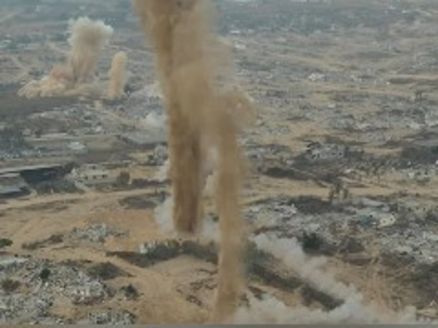 חאן יונס מופצצת: צפו בהשמדת מנהרת ענק באורך 3.5 קילומטר