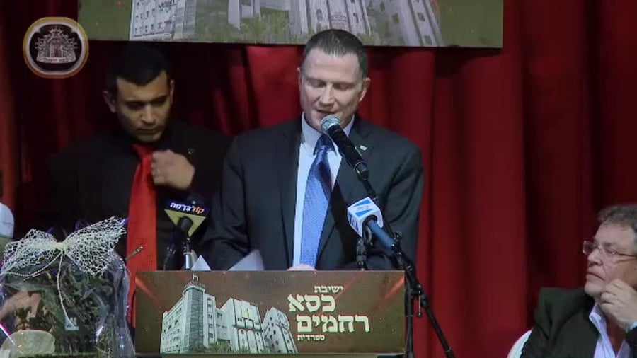  אדלשטיין נואם בשנת 2017,
