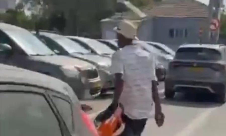 השר יצחק וסרלאוף רדף אחרי חשוד בגניבה בתל אביב - עד שתפס אותו | צפו