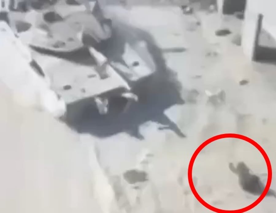 תיעוד דרמטי מהתקרית בעזה: טנק מתקרב לעבר המחבל - ומוחץ אותו