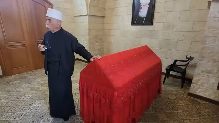 הסרט המלא: "חסיד אומות העולם שייח' ריאד חמזה הכניס את ישראל שפירא לסיור נדיר בנבי אל חאדר (אליהו הנביא)