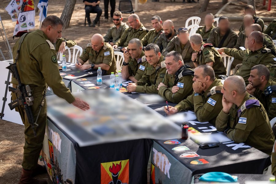 הרמטכ"ל עם המפקדים