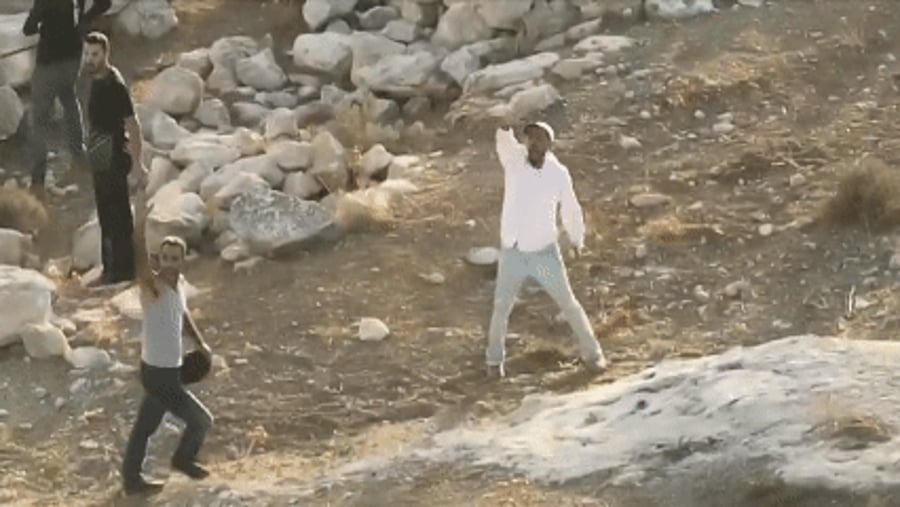 עשרות ערבים תקפו במהלך השבת את המתיישבים בבנימין; שני יהודים נפצעו